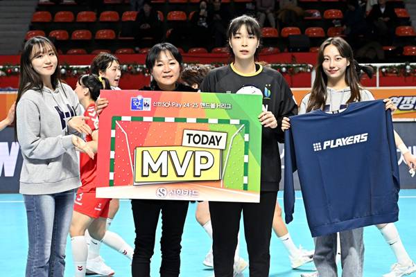 사진 매치 MVP를 차지한 부산시설공단 김수연 골키퍼 , 사진 제공=한국핸드볼연맹