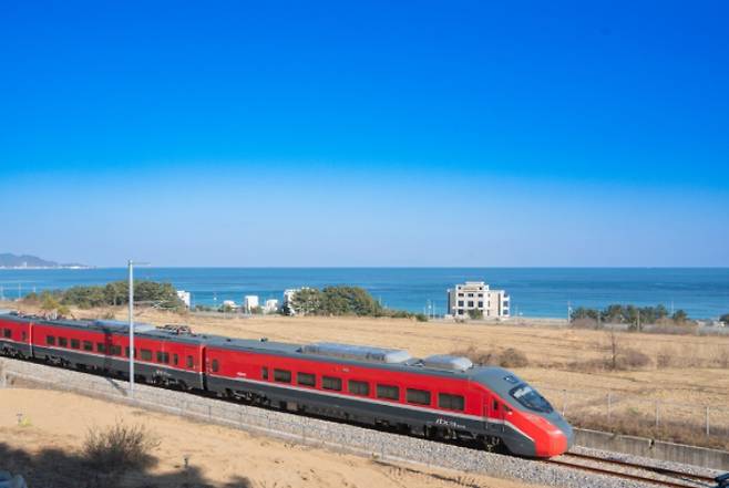 강원 강릉에서 부산까지 동해안 권역을 잇는 동해선 철도가 지난 1일 첫 운행에 나섰다. 연합뉴스