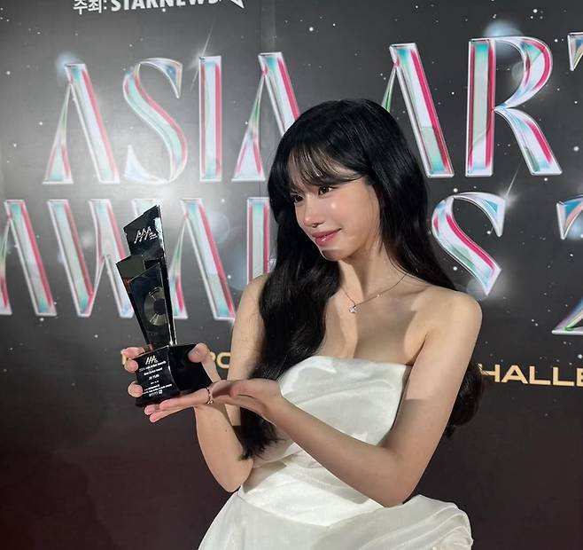 조유리. SNS 캡처