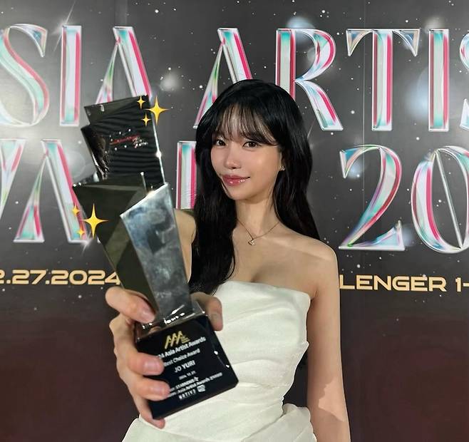 조유리. SNS 캡처