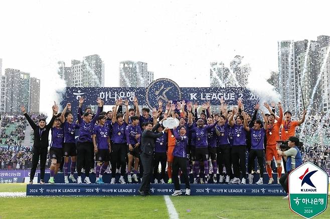 K리그2 연봉 6위에 머물고 우승한 FC안양. 사진 | 한국프로축구연맹
