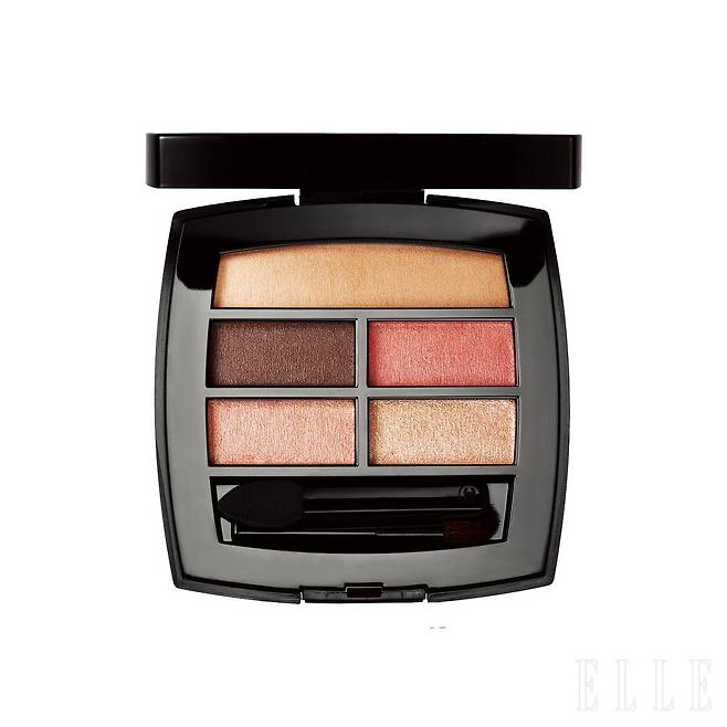 헬시 핑크, 6만3천원. 2 레 베쥬 아이섀도우 팔레트, 웜, 9만2천원, Chanel.