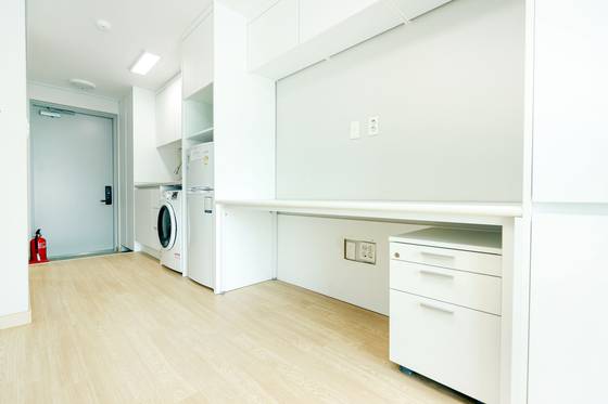 '양녕 청년주택'의 실내. 풀옵션 신축 원룸의 월세가 1만원이다. 사진 동작구