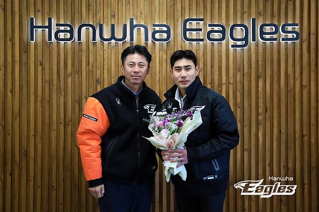 ▲ 한화는 유격수 및 내야 수비의 안정이 반드시 필요한 여러 지표를 절감 중이었고, 이는 FA 시장에서의 심우준 영입으로 이어졌다. ⓒ한화 이글스