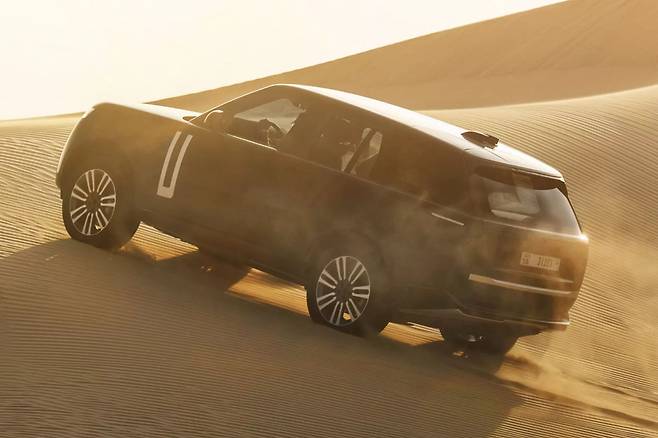 테스트 중인 레인지로버 일렉트릭 프로토타입