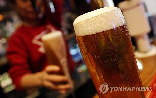 미국 보건당국이 소량의 음주는 건강에 좋다는 통설과 달리 술을 조금이라도 마시면 발암 위험이 커진다는 경고를 공식화하고 나섰다. [EPA=연합뉴스]