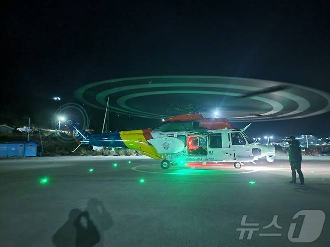 제주해양경찰청에 배치된 '흰수리 4호'가 공식 취항 후 첫 환자이송 임무를 수행했다./뉴스1