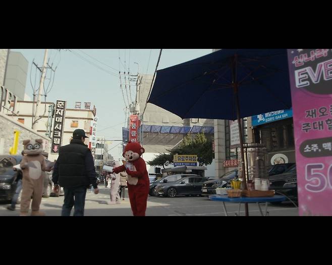 Screenshot_20250105_094818_KMPlayer.jpg 영화마다 등장하는 구리에 이골목은 왜계속 촬영지로 뽑힐까요?