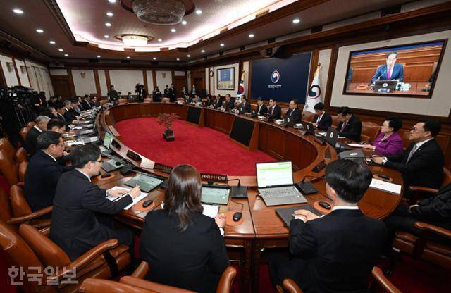 지난해 11월 19일 한덕수 국무총리가 정부서울청사에서 국무회의를 주재하고 있다. 홍인기 기자