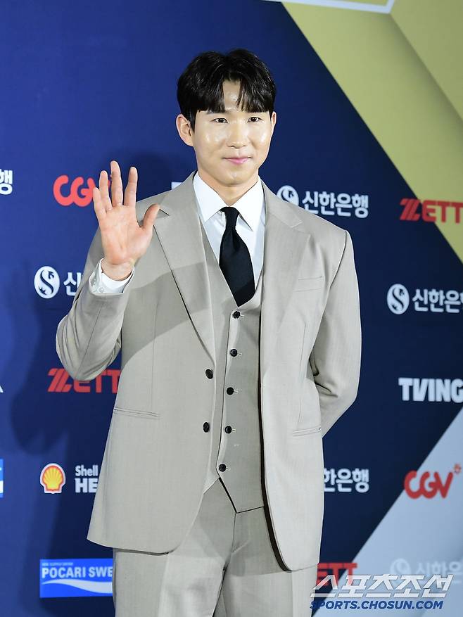 13일 오후 서울 삼성동 코엑스 오디토리움에서 2024 KBO골든글러브 시상식이 열렸다. 시상식에 앞서 열린 레드카펫 행사에 참석한 박성한. 삼성동=송정헌 기자songs@sportschosun.com/2024.12.13/