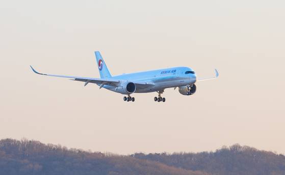 대한항공 A350-900 항공기가 김포공항 활주로에 착륙하고 있는 모습. 사진 대한항공
