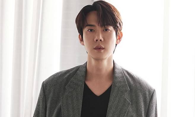 MBC 로맨스 스릴러 드라마 ‘지금 거신 전화는’에서 대통령실 대변인 백사언을 연기한 유연석은 “차가운 면과 재미있는 부분들, 따뜻하고 로맨스가 있는 부분들이 잘 표현되기를 바랐는데 좋게 전달된 것 같아서 다행이다”고 말했다.&nbsp;킹콩 by 스타쉽 제공