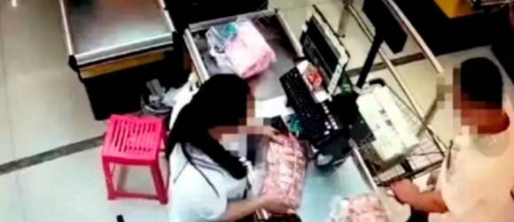 중국의 한 마트가 직원들의 상습 절도로 거액의 적자가 발생해 문을 닫았다