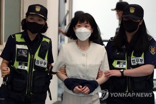 재심 재판준비기일 출석한 김신혜 [연합뉴스 자료사진]