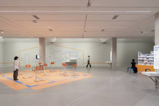 '연결하는 집: 대안적 삶을 위한 건축' 전시 전경. 사진 손미현, 국립현대미술관 제공