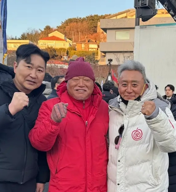 thumb/R658x0.q70/?fname=https://t1.daumcdn.net/news/202501/07/newsen/20250107105409200gmxq.jpg