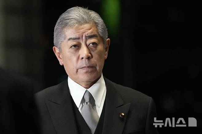 [도쿄=AP/뉴시스]이와야 다케시 일본 외무상이 2024년 11월11일 도쿄 총리관저에 들어서고 있다. 2025.01.07.