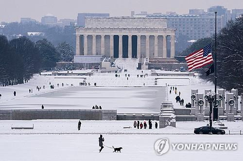 눈 덮인 미 워싱턴 DC의 내셔널몰 [워싱턴 AFP=연합뉴스.재판매 및 DB금지]