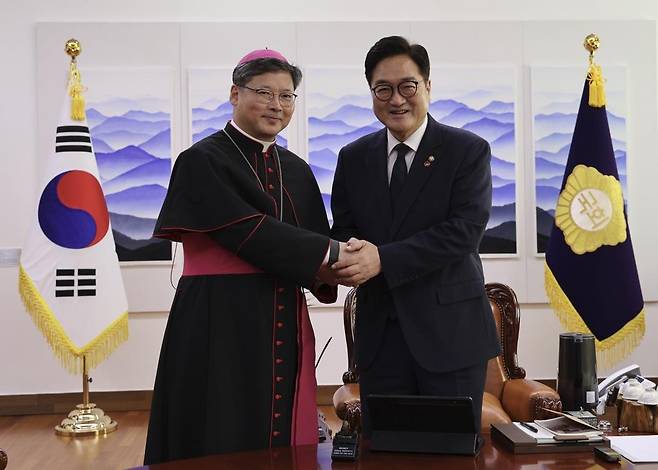 우원식 국회의장과 정순택 대주교 [천주교 서울대교구 제공. 재판매 및 DB 금지]