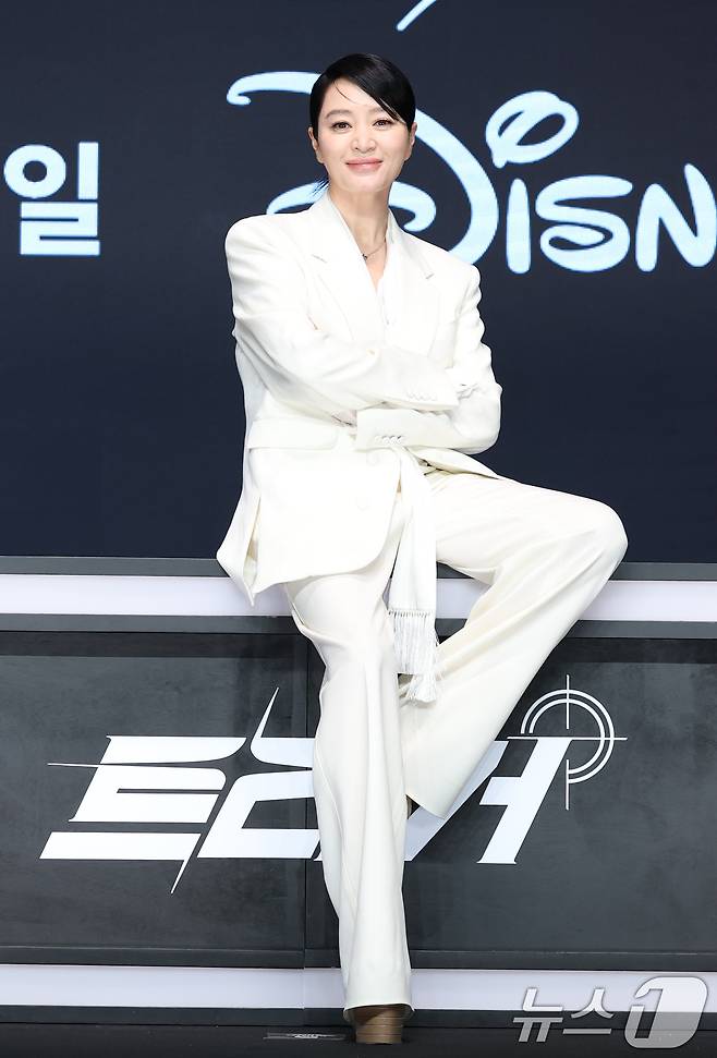 배우 김혜수가 8일 서울 영등포구 콘래드호텔에서 열린 디즈니+(플러스) 새 오리지널 시리즈 '트리거’ 제작발표회에 참석해 매력을 발산하고 있다. ⓒ News1 권현진 기자