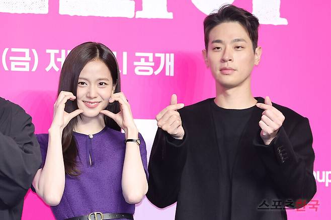 쿠팡플레이 오리지널 시리즈 '뉴토피아' 제작발표회에 참석한 배우 박정민, 지수. 24.1.7 ⓒ이혜영 기자 lhy@hankooki.com