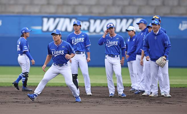 지난해 2월 일본 오키나와에서 스프링캠프 훈련을 소화 중인 삼성 선수단. 삼성 제공