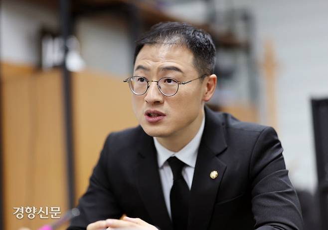 김상욱 국민의힘 의원이 2일 지역구인 울산에서 경향신문과 인터뷰하고 있다. 정지윤 선임기자