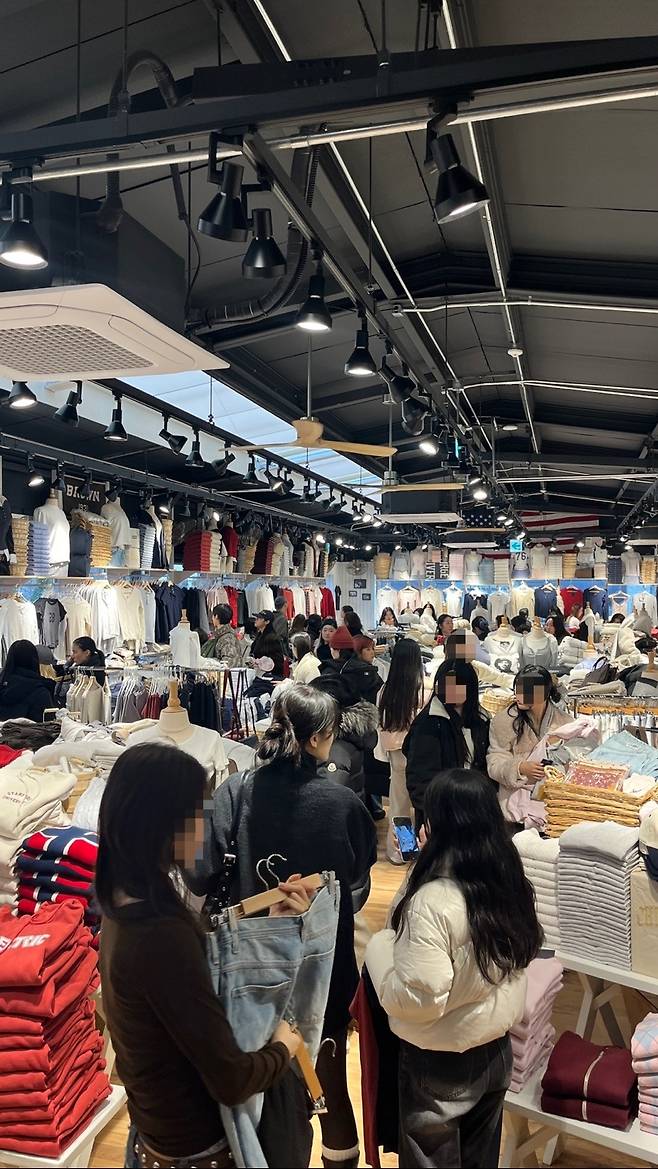 Brandy Melville's first store in Seongsu-dong, Seoul on Monday. (Song Seung-hyun/The Korea Herald)