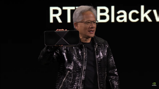 젠슨 황 엔비디아 CEO가  차세대 GPU ‘지포스 RTX 50’ 시리즈를 소개하고 있다. [엔비다아 유튜브]