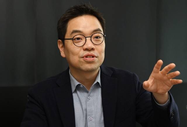 강대권 라이프자산운용 대표가 8일 서울 여의도 라이프운용 본사에서 인터뷰를 하고 있다. 오승현 기자