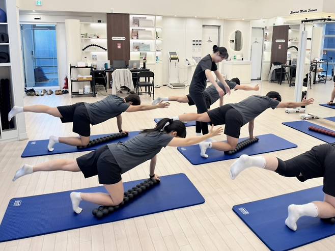 힐리언스 코어센터 운동 복지 서비스 이용객들이 트레이닝 프로그램에 참여하고 있다./사진= 힐리언스 코어센터