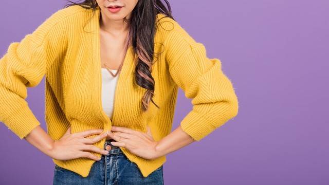 생리 2주 전쯤 심한 복통이 느껴진다면 배란통 때문일 수 있다ㅣ출처: 게티이미지뱅크