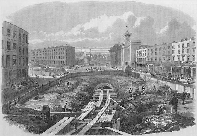 런던 지하철 공사. (출처: Percy William Justyne(1861), Public domain, via Wikimedia Commons)