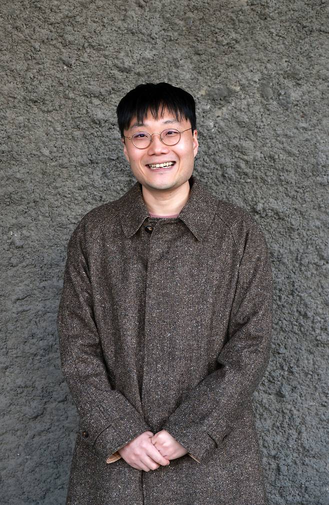 ‘주주행동 플랫폼 액트’의 윤태준 연구소장이 지난 10일 오후 서울 마포구 한겨레신문사에서 이사의 주주에 대한 충실의무를 도압히는 상법 개정과 관련해 인터뷰하며 환하게 웃고 있다. 김혜윤 기자 unique@hani.co.kr