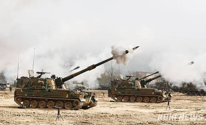 지난해 4월17일 강원도 철원군 문혜리사격장에서 열린 ‘수도군단 합동 포탄사격훈련’에서 수도포병 여단 K-9 자주포가 실사격 훈련을 하고 있다. 사진=박효상 기자&nbsp;