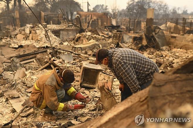 산불로 초토화된 LA 알타데나의 피해 지역 [AP=연합뉴스. 재판매 및 DB 금지]