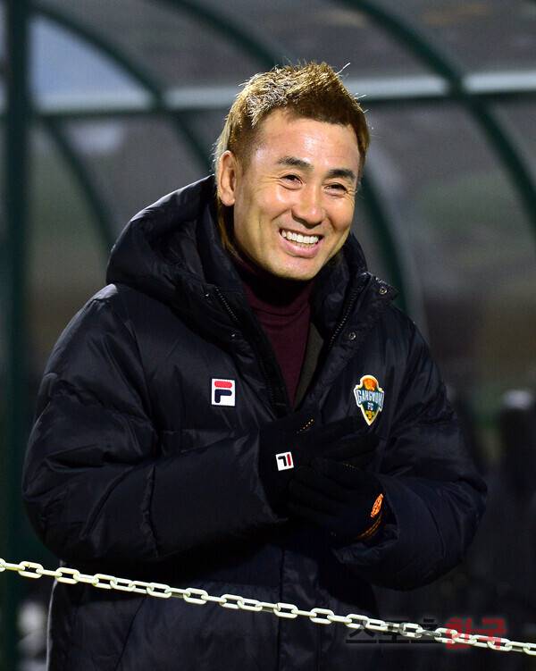 부임 2년 만에 구단 역대 최고 시즌을 이끈 김병지 강원FC 대표이사. ⓒ스포츠코리아