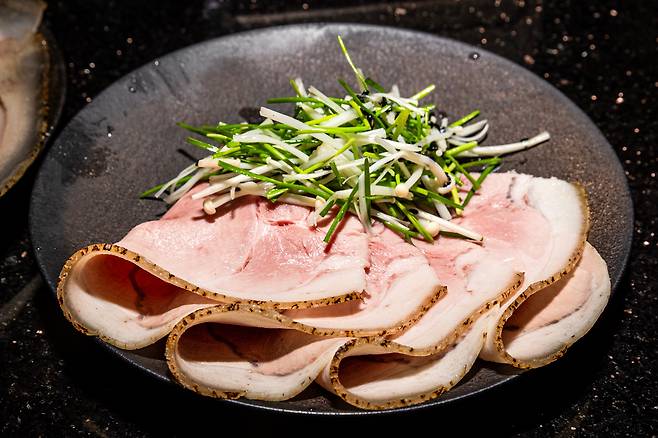 '진돼지곰탕'의 버스켜K 냉수육. /이건송 영상미디어 기자