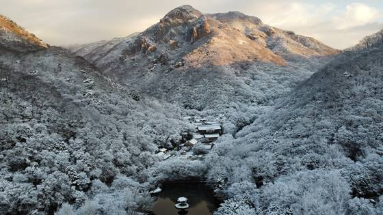 내장산국립공원 백양사의 설경. 국립공원공단 제공