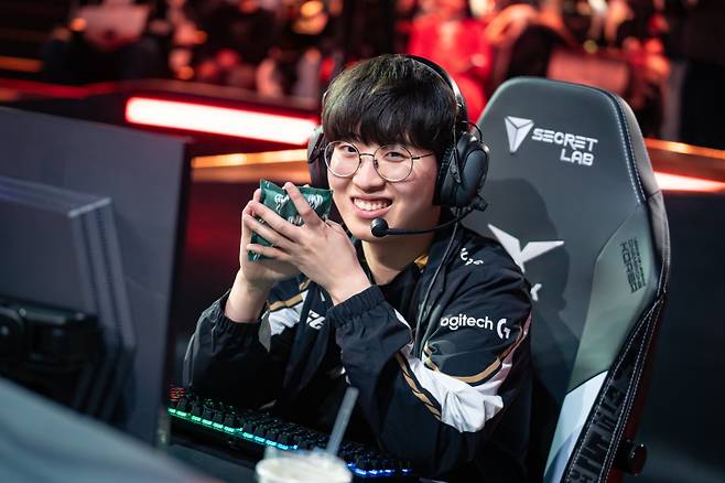 ‘기인’ 김기인이 10일 서울 종로구 롤파크 LCK 아레나에서 열린 LCK 오프닝에 출전해 경기하고 있다. 라이엇 게임즈 제공