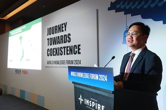 응우옌 호 남 뱀부캐피탈 회장이 세계지식포럼에서 연설하고 있다.