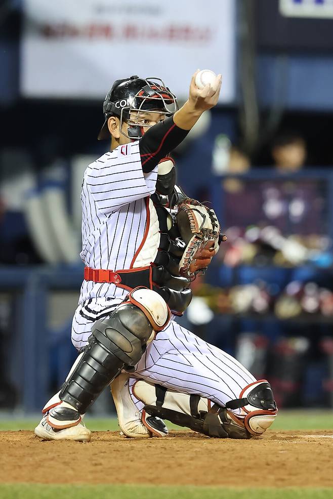 ▲ LG 트윈스 염경엽 감독은 올해 박동원을 뒷받침할 백업 포수를 반드시 키워야 한다. 허도환이 방출 후 은퇴하면서 팀에 베테랑 포수가 없어졌기 때문이다. 이주헌이 가장 먼저 기회를 받을 것으로 보인다. ⓒ LG 트윈스