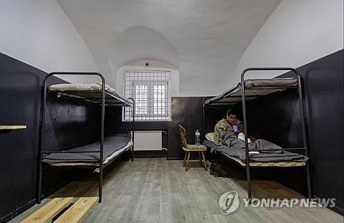 우크라이나군에 생포된 북한군.<젤렌스키 엑스 캡처, 연합뉴스>