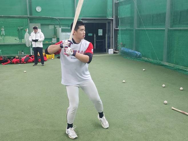 덕수고에서 훈련하고 있는 2학년 유격수 엄준상. 사진=전상일 기자