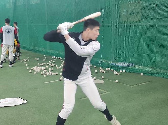 오는 2월 25일부터 열리는 제12회 전국 명문고 야구열전. 12개 팀이 참여하는 이번 대회는 덕수고가 우승후보 1순위로 꼽힌다. 박종혁