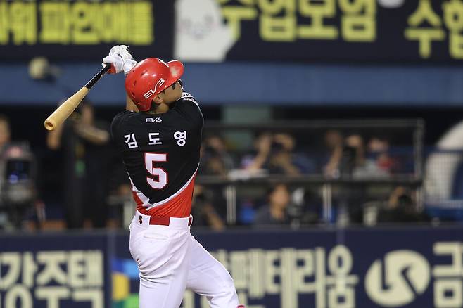 ▲ 김도영은 2020년 이정후가 세운 KBO 4년차 최고 연봉 기록(3억9000만 원)을 넘어설 것은 확실시되며, 계속 협상을 진행 중이다. ⓒKIA타이거즈