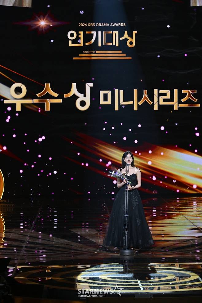 한지현 'KBS 연기대상 미니시리즈 우수상'[★포토]