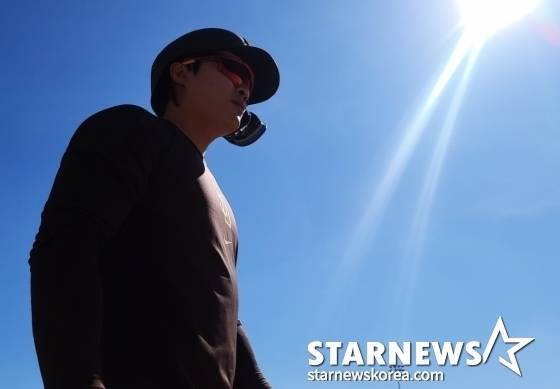 김하성이 지난해 2월 17일(한국시간) 미국 애리조나주 피오리아 스포츠 컴플렉스에서 열린 2024 메이저리그 샌디에이고 파드리스의 스프링캠프에서 타격 훈련을 마친 뒤 벤치로 들어오고 있다. /사진=김우종 기자