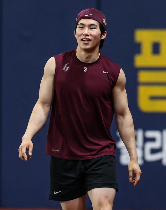 김혜성이 지난해 6월21일 고척스카이돔에서 열린 2024 KBO리그 롯데전에 앞서 훈련하고 있다. 사진 | 키움 히어로즈