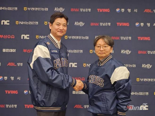 현재까지 유일하게 NC와 FA 계약을 체결한 임정호(왼쪽). 사진=NC 다이노스